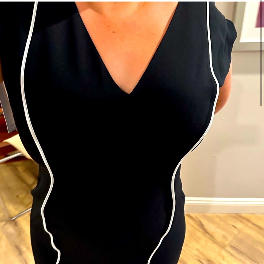 Genny free Black & White Ling Dress Retails $1,224 size 48 NWT Made in Italy